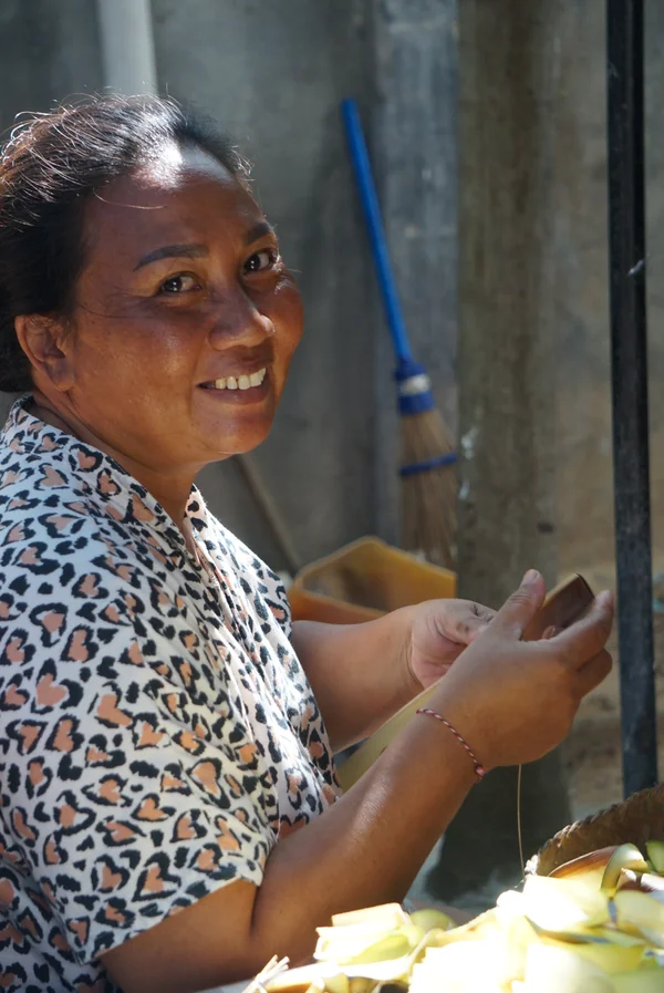 Vida cotidiana en un pueblo balinés de Nusa Lembongan: gente local, oficios tradicionales y rincones auténticos de Bali