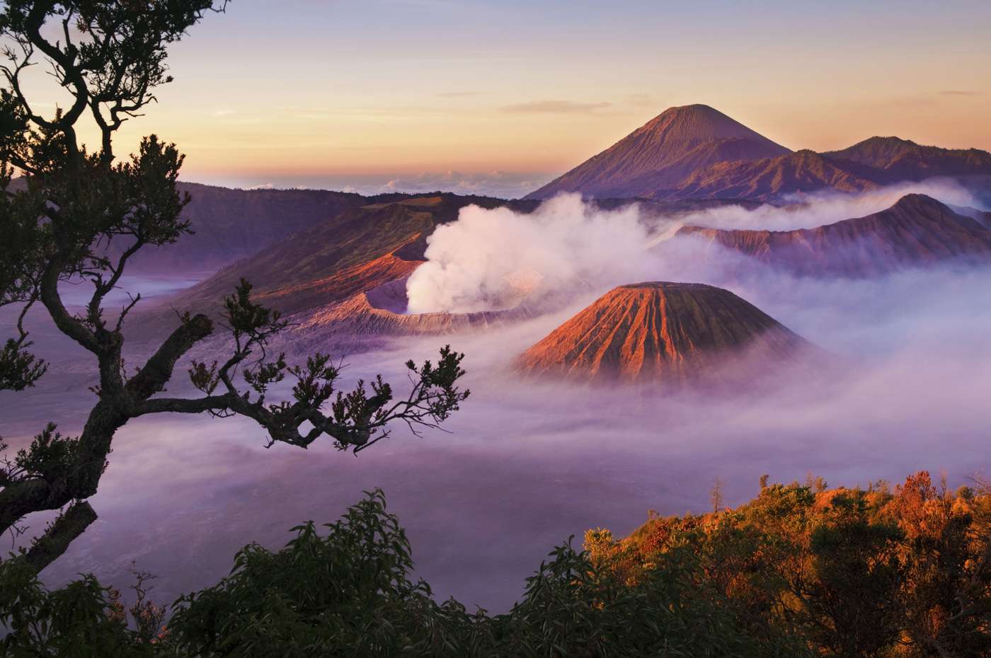 Volcanes de Java Bromo Ijen amanecer fuego azul Indonesia