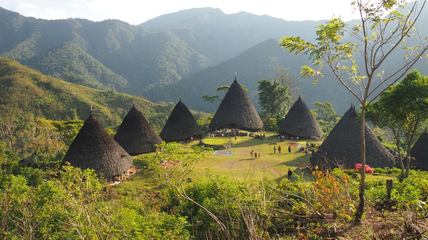 Wae Rebo aldea ancestral casas cono mbaru niang Flores Indonesia