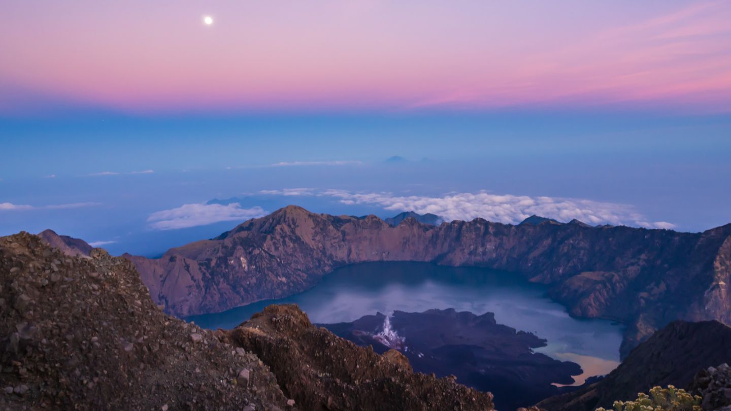 Vistas desde el volcán Rinjani caldera Lombok geoparque UNESCO