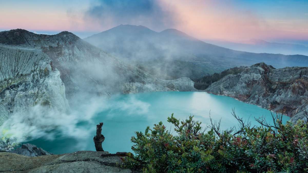 Volcán Ijen vista al cráter Banyuwangi Java