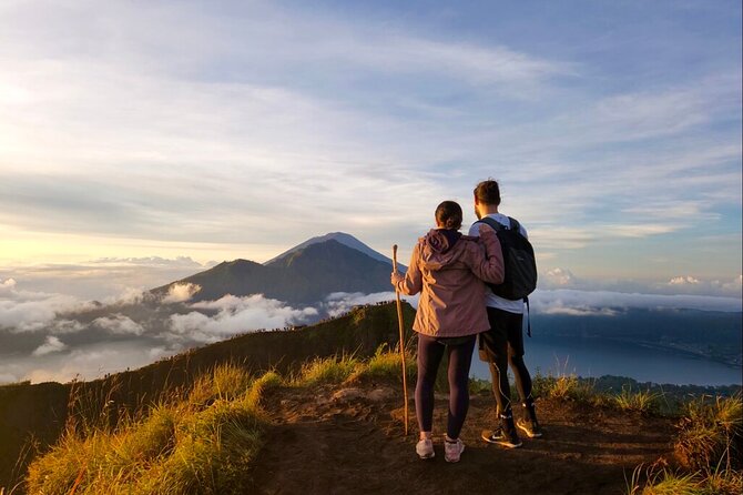 Volcán Batur Bali trekking viajeros cumbre amanecer