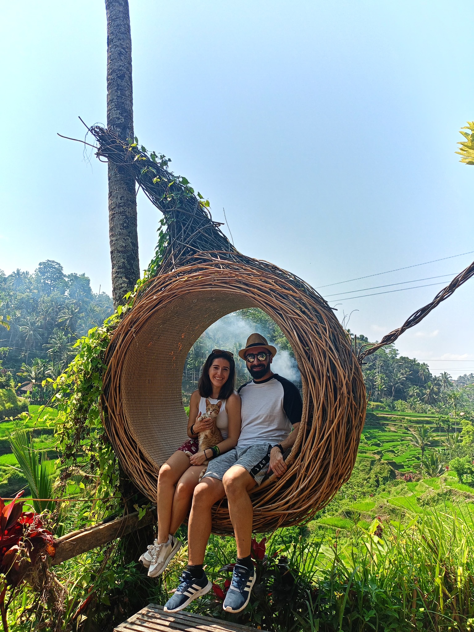 Nusa Penida Kelingking Beach temporada seca Bali viajeros pareja