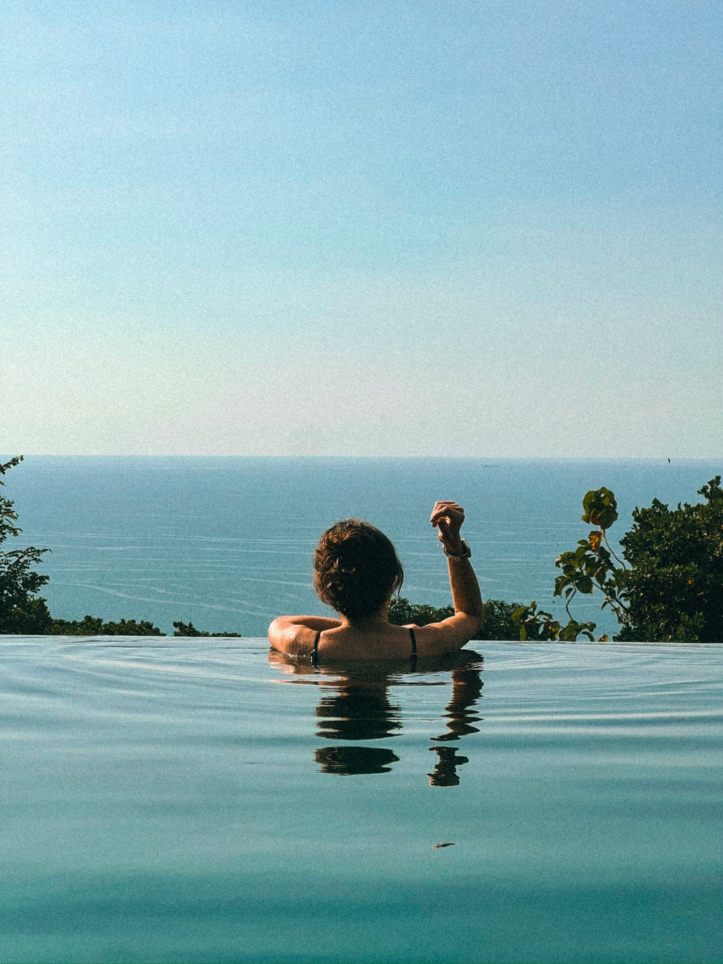 Piscina infinity Bali vista mar océano