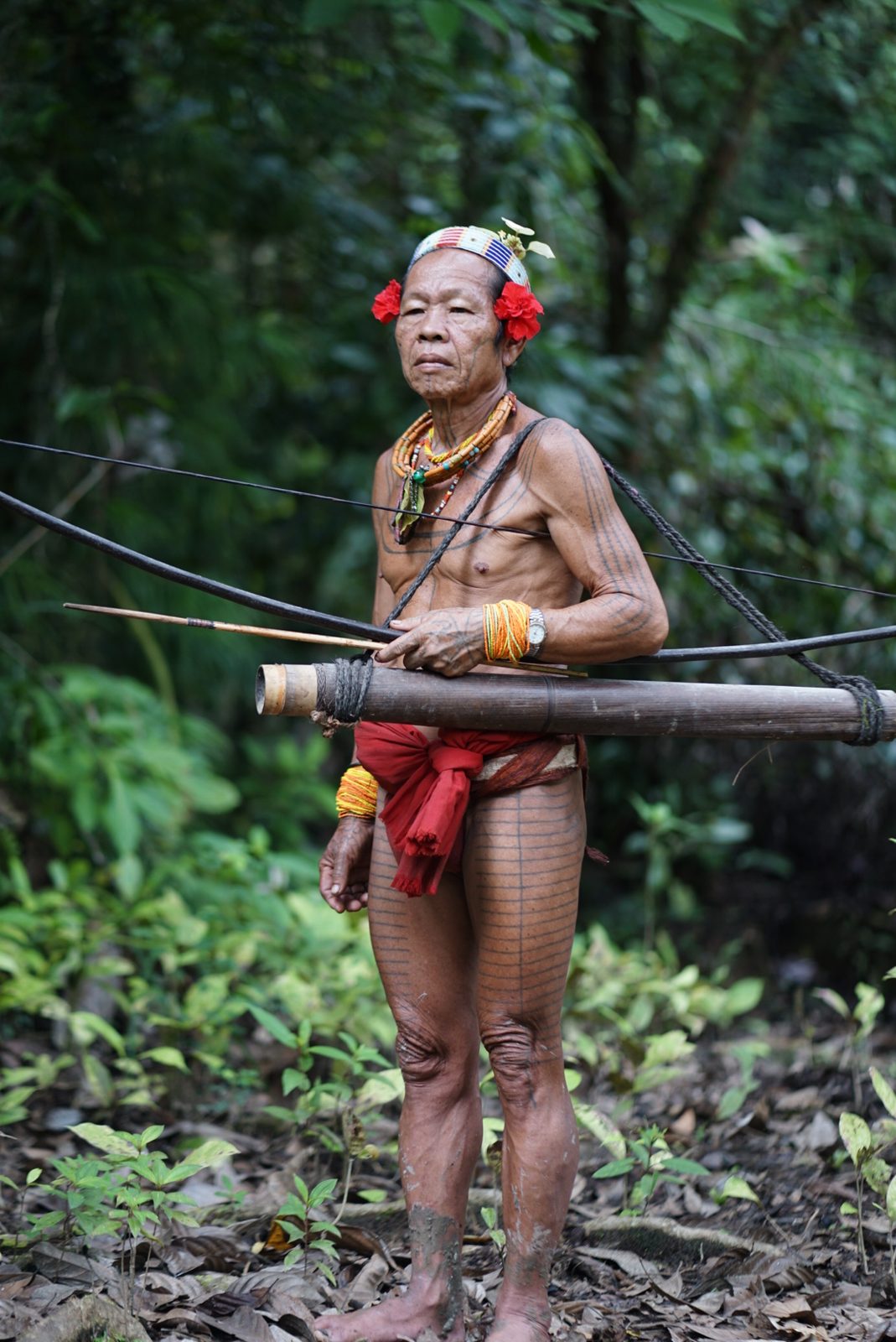Tatuajes tradicionales Mentawai en cuerpo